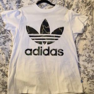 NWT OVERSIZED ADIDAS WOMEN’S TEE